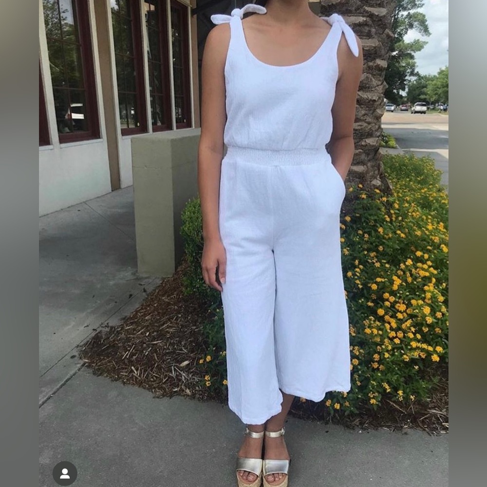 Vacate the Label xs white knot tie jumper.